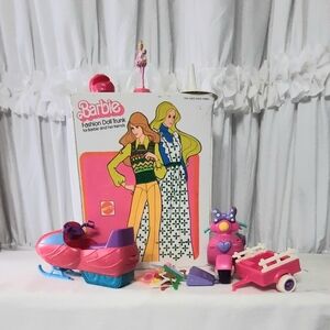 Barbie Fashion Doll Trunk With Accessories. See Description